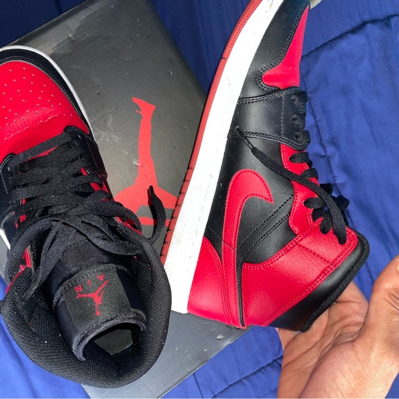 AIR JORDAN 1 RETRO HIGH OG ‘SATIN BRED’ - Picture 6 of 6